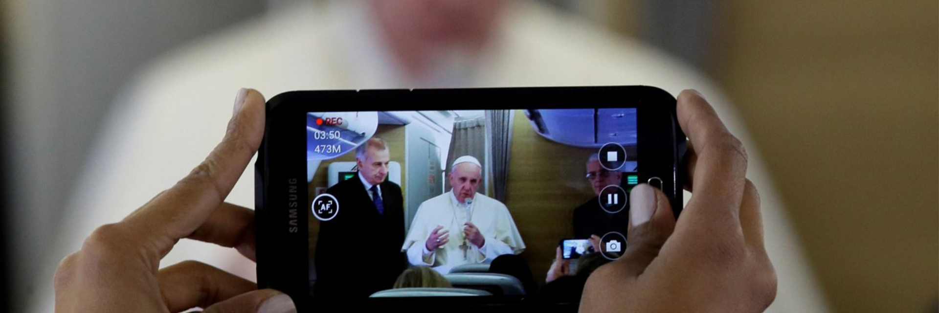 El Vaticano debe comunicar como testigo de Cristo