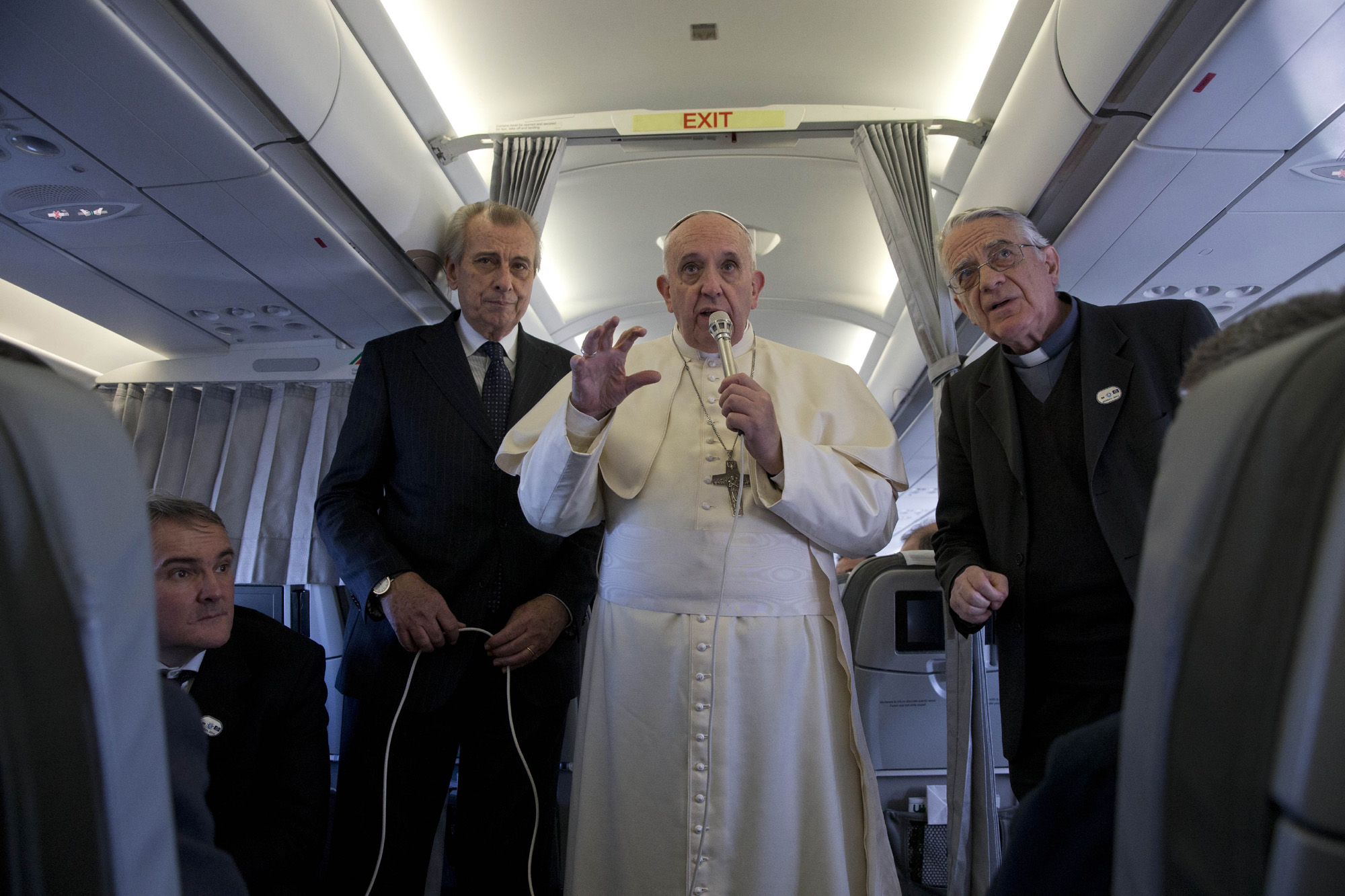 Las tres familias rescatadas son huéspedes del Vaticano