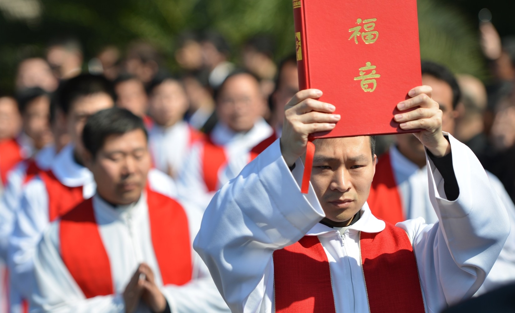 El cardenal Parolin espera que los católicos chinos puedan vivir de modo positivo su pertenencia a la Iglesia