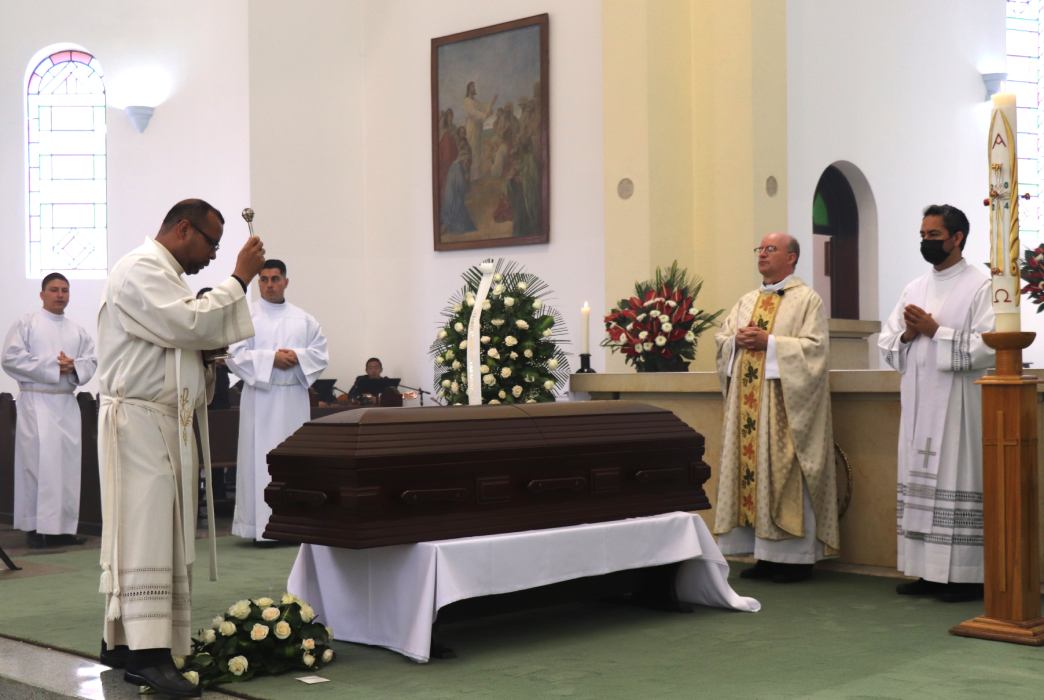 Unidos en oración por la Pascua del cardenal Pedro Rubiano, testimonio de oración, servicio y caridad