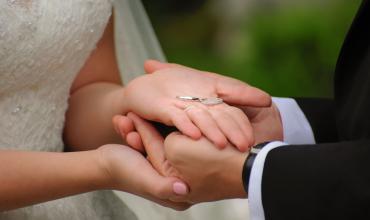 Dar un sí que ate, que quite la libertad, cuesta