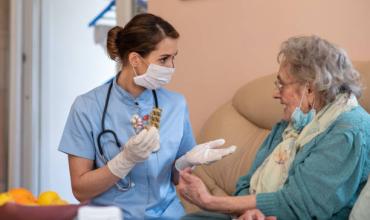 Papa Francisco pide asegurar cuidados sanitarios y el acompañamiento espiritual a los enfermos